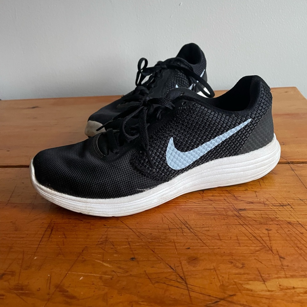 Nike Revolution 3